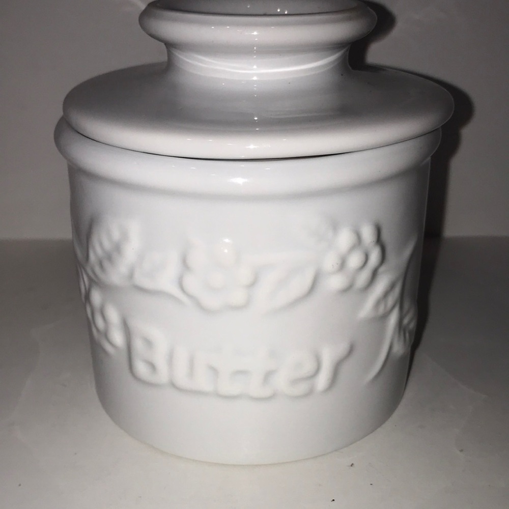 Original butter bell crock by L Tremaine inc int Condition